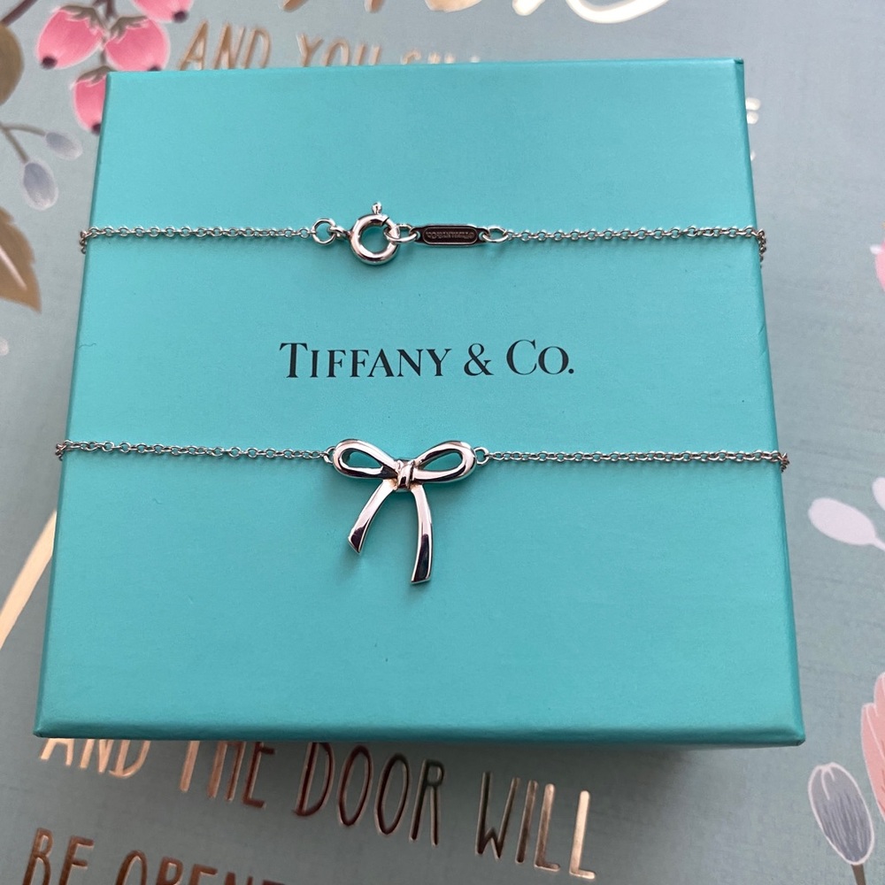 SOLD SOLD SOLD!!Tiffany&Co Bow Necklace